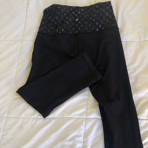 Lululemon sz 8 reversible Wunder under crops black